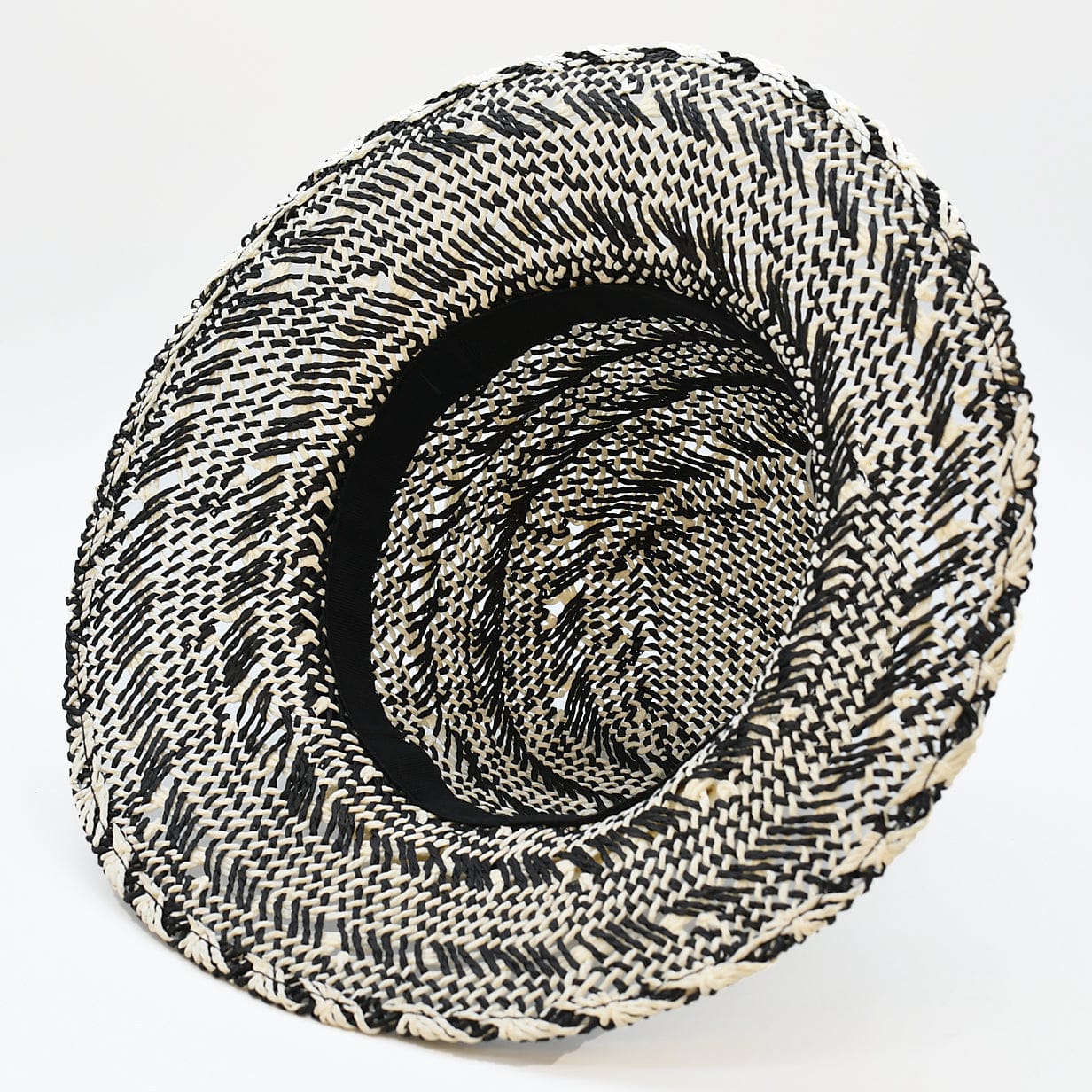 Beach Hat in Plant Fibers – Black & White