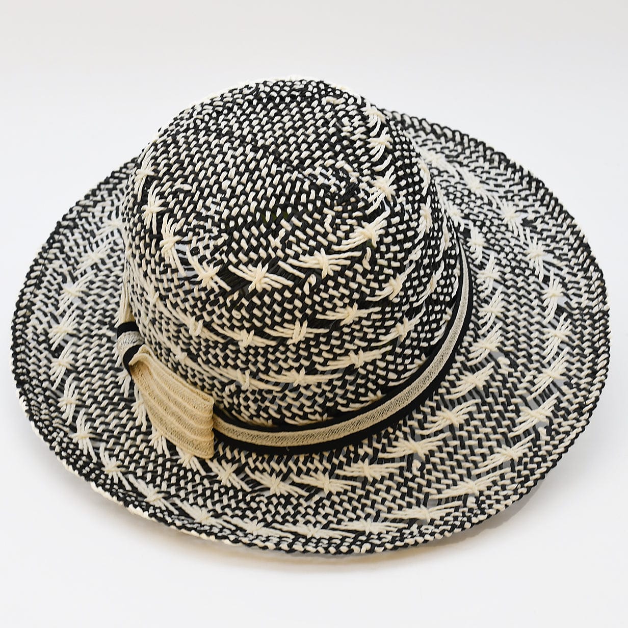 Beach Hat in Plant Fibers – Black & White