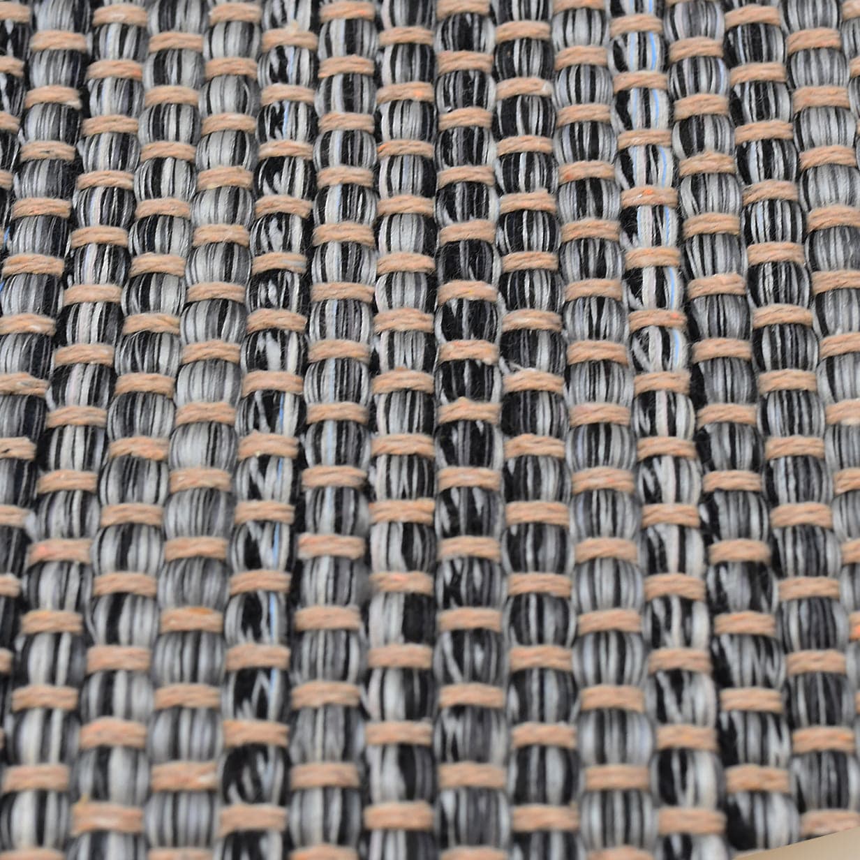 Handcrafted Mixed Fiber Rug – Grey