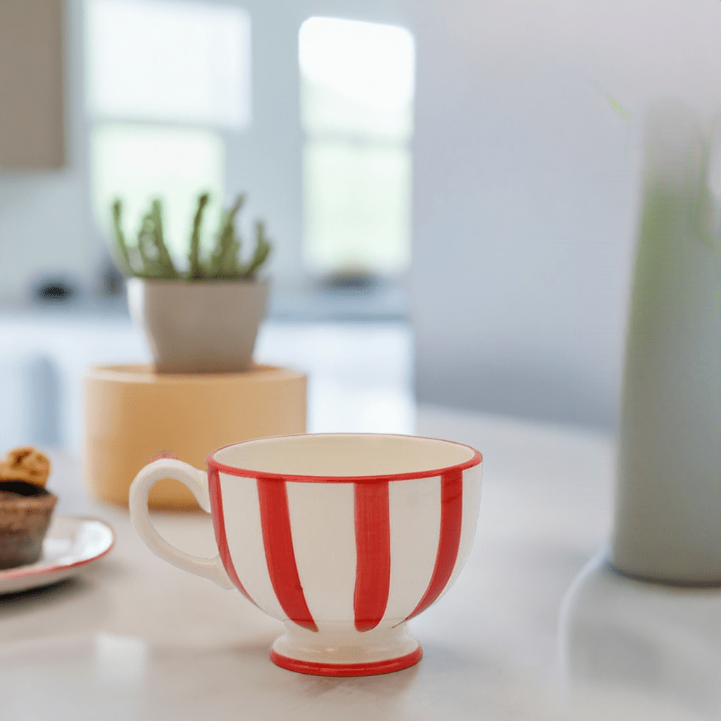 Tasse à pied en céramique portugaise rayé rouge et blanc Tasse à pied "Costa Nova Mar" - Rouge