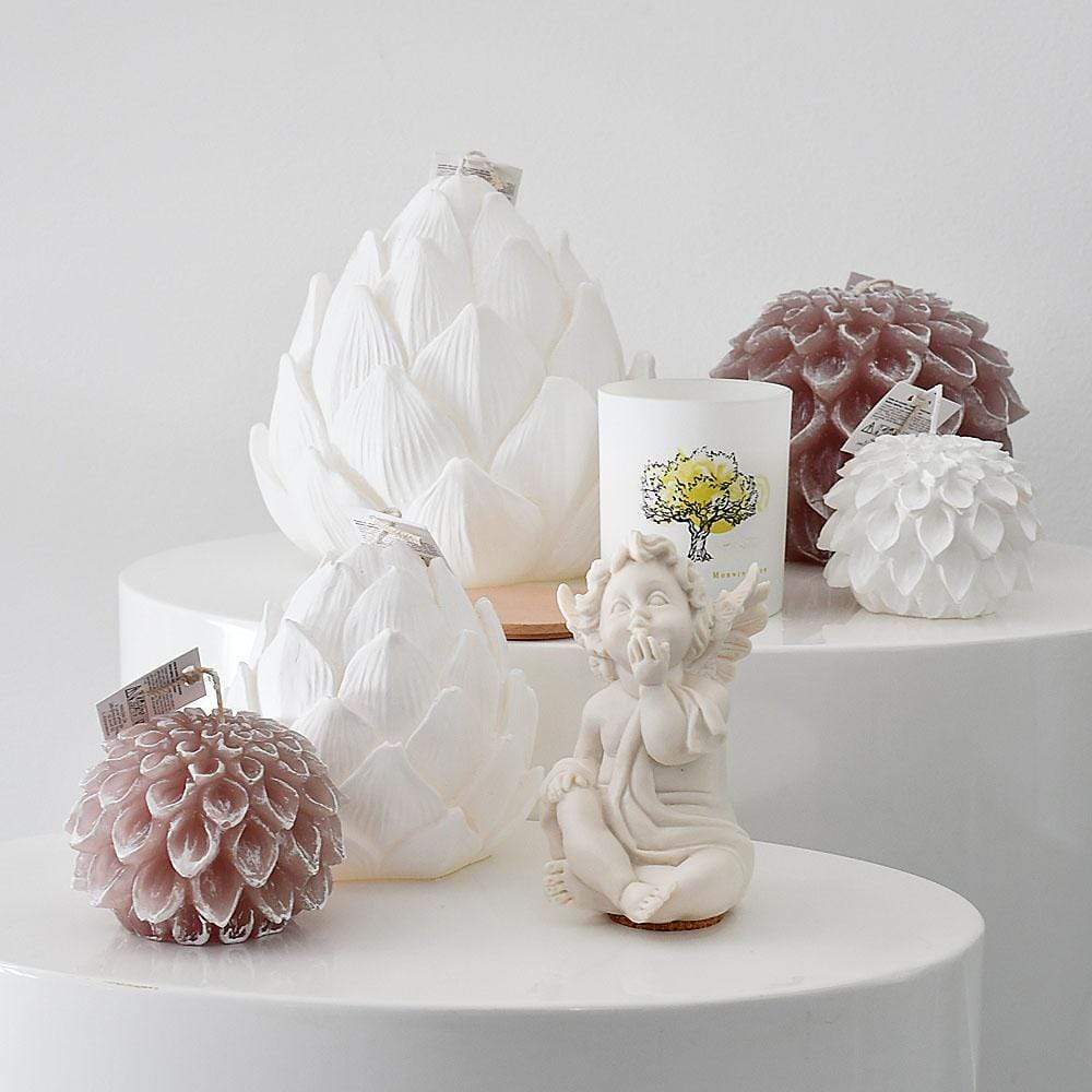 Decorative white candle in the shape of an artichoke – Luisa