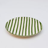 Assiette en porcelaine portugaise I Vaisselle du Portugal en ligne Assiette rayée "Costa Nova Mar" 20cm - Verte
