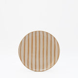 Assiette en porcelaine portugaise rayée marron et blanc Assiette rayée "Costa Nova Mar" 20cm - Moka
