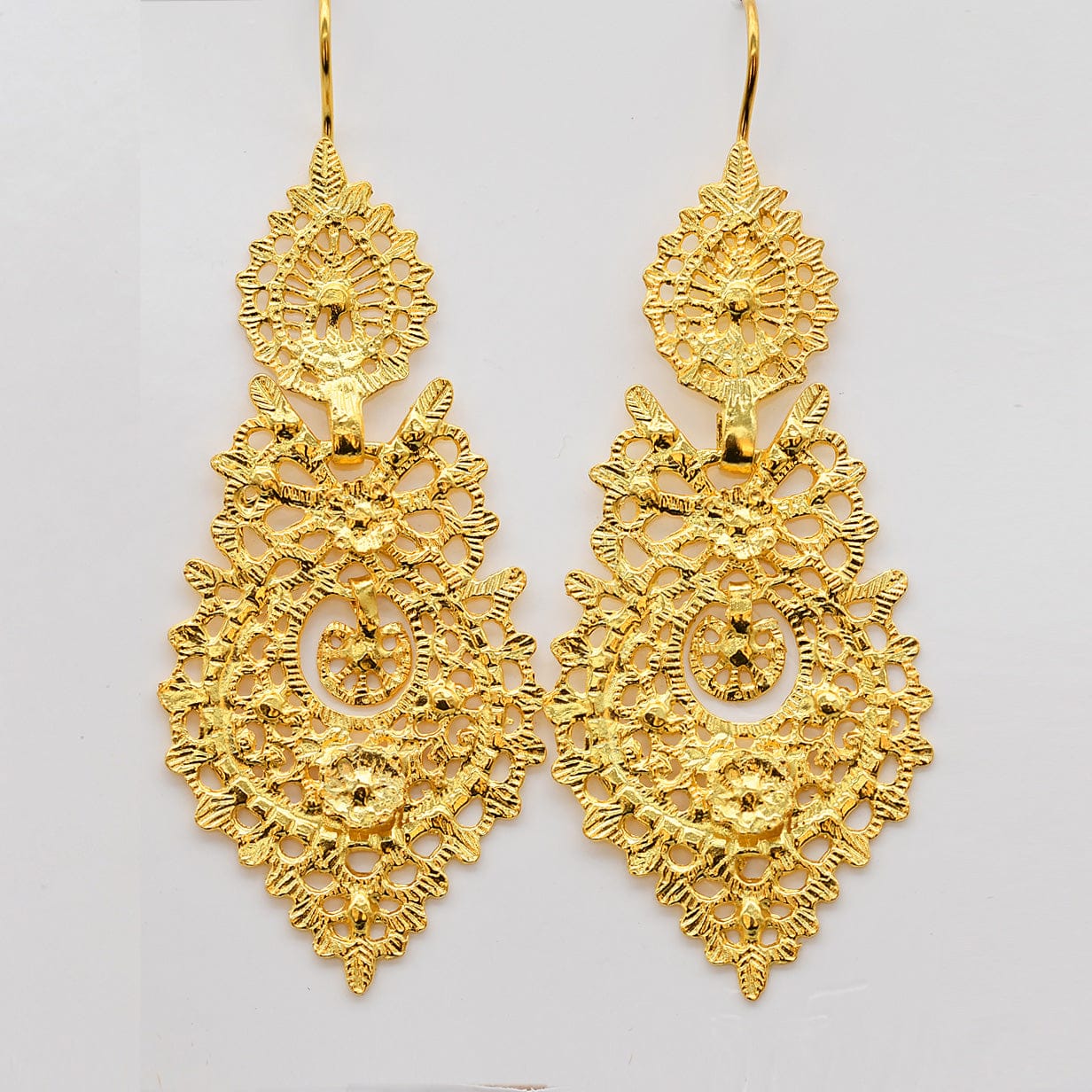 Brincos À Rainha I Gold-plated Silver Filigree Earrings - 2.2''