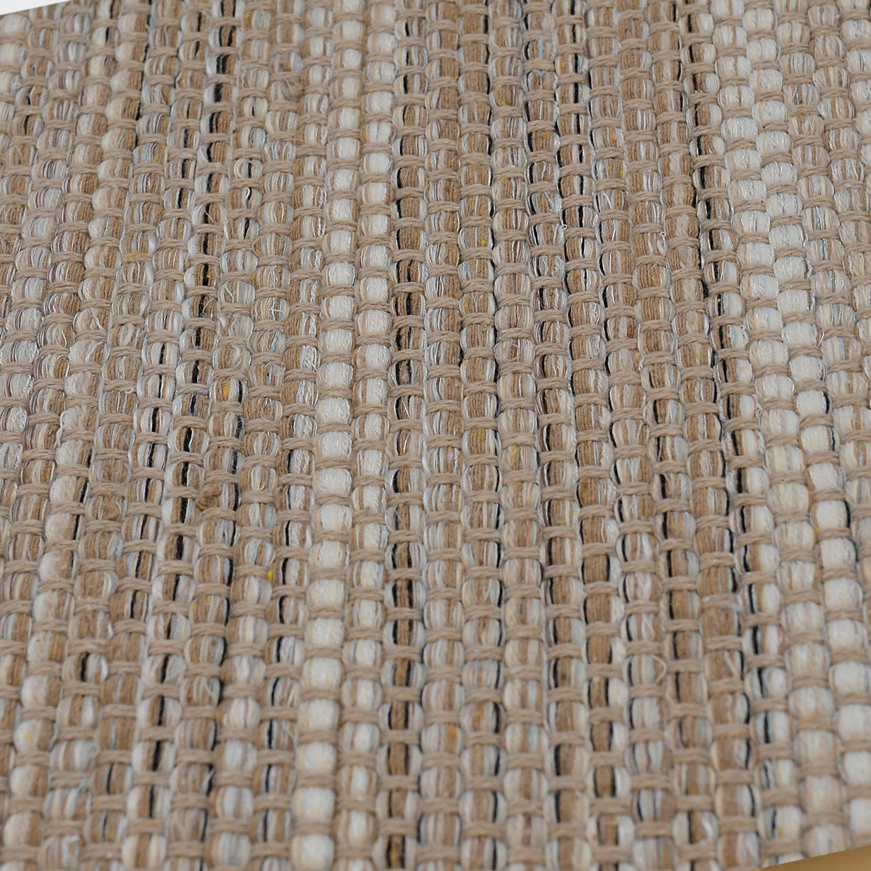 Handcrafted Mixed Fiber Rug – Beige