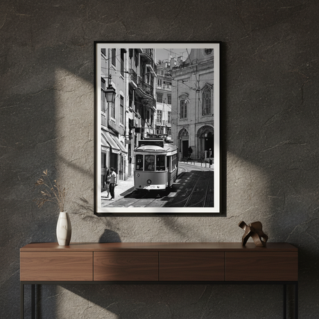 Affiche Sé encadrée 40x50cm dans une entrée premium portugaise