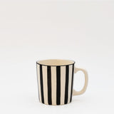 Mug en céramique portugaise rayé noir et blanc Mug rayé "Costa Nova Mar" - Noir