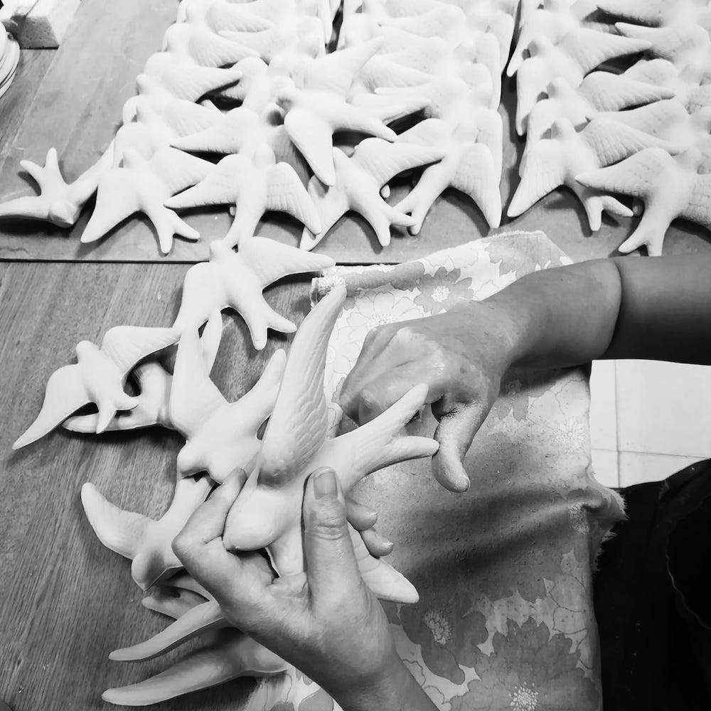 Smooth Ceramic Swallow - Matt Black 5.5"